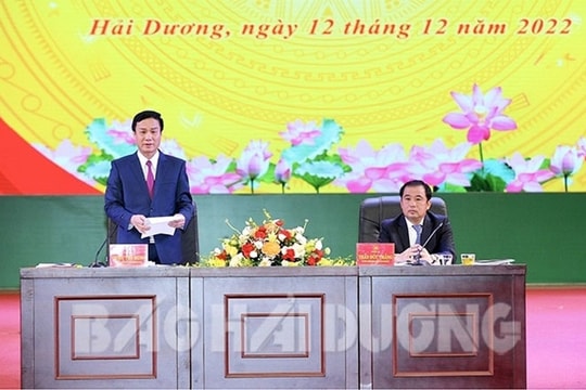 Các đồng chí lãnh đạo tỉnh Hải Dương đối thoại với cán bộ, công chức, viên chức ngành giáo dục vào tháng 8